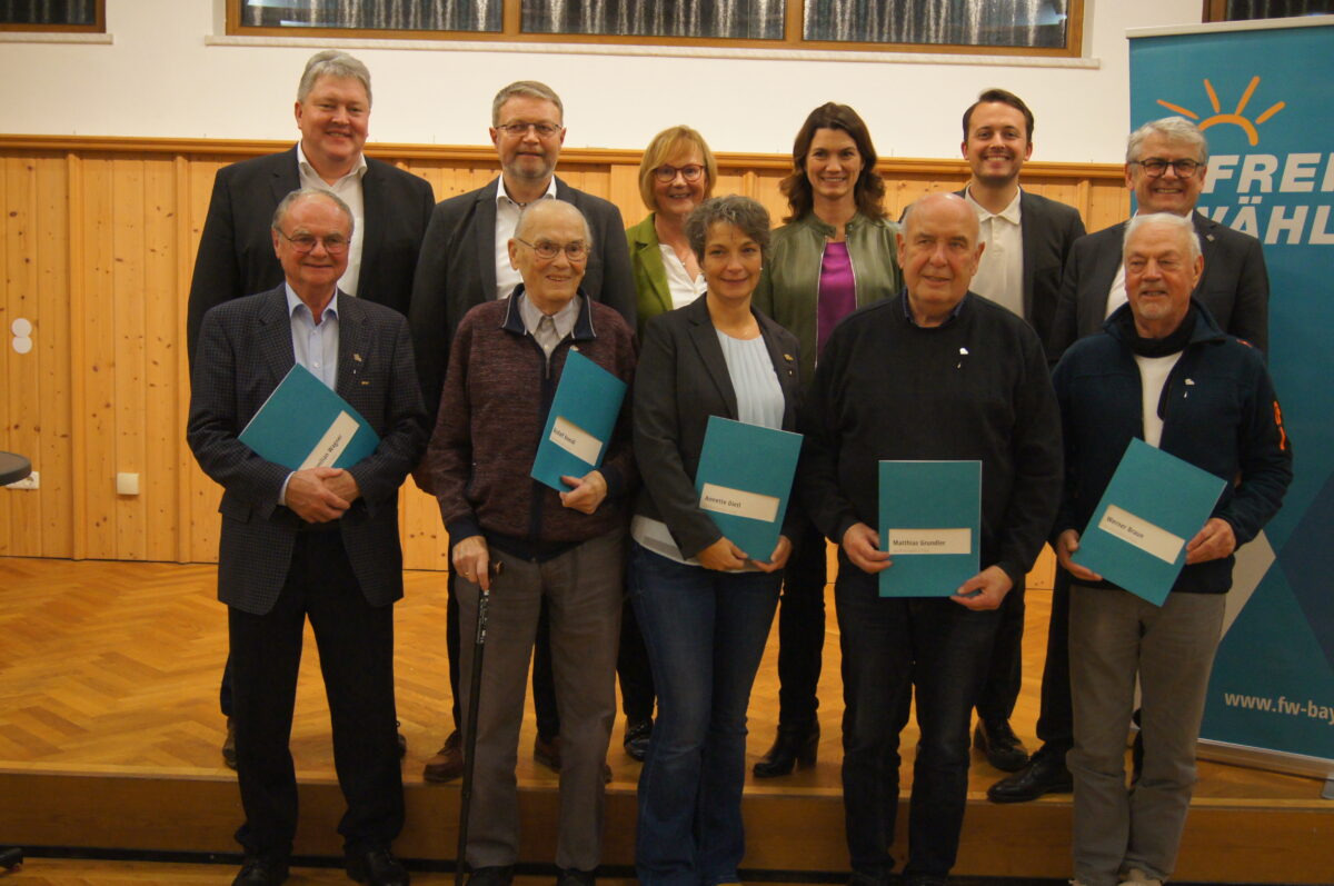 Ehrungen zum 40. Jubiläum der Freien Wähler im Landkreis Neustadt