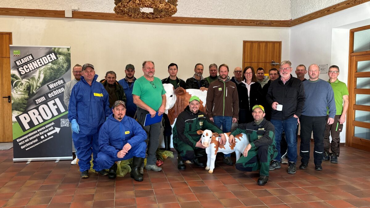 Abschluss zum Geprüften Klauenpfleger am Staatsgut Almesbach