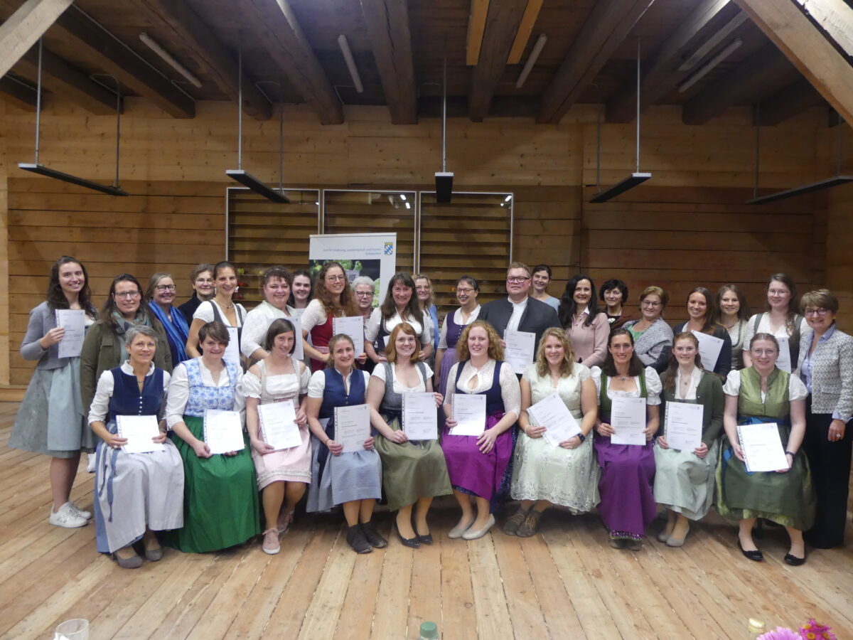 Erlebnisbäuerinnen aus der Oberpfalz erhalten Zertifikate in Triesdorf