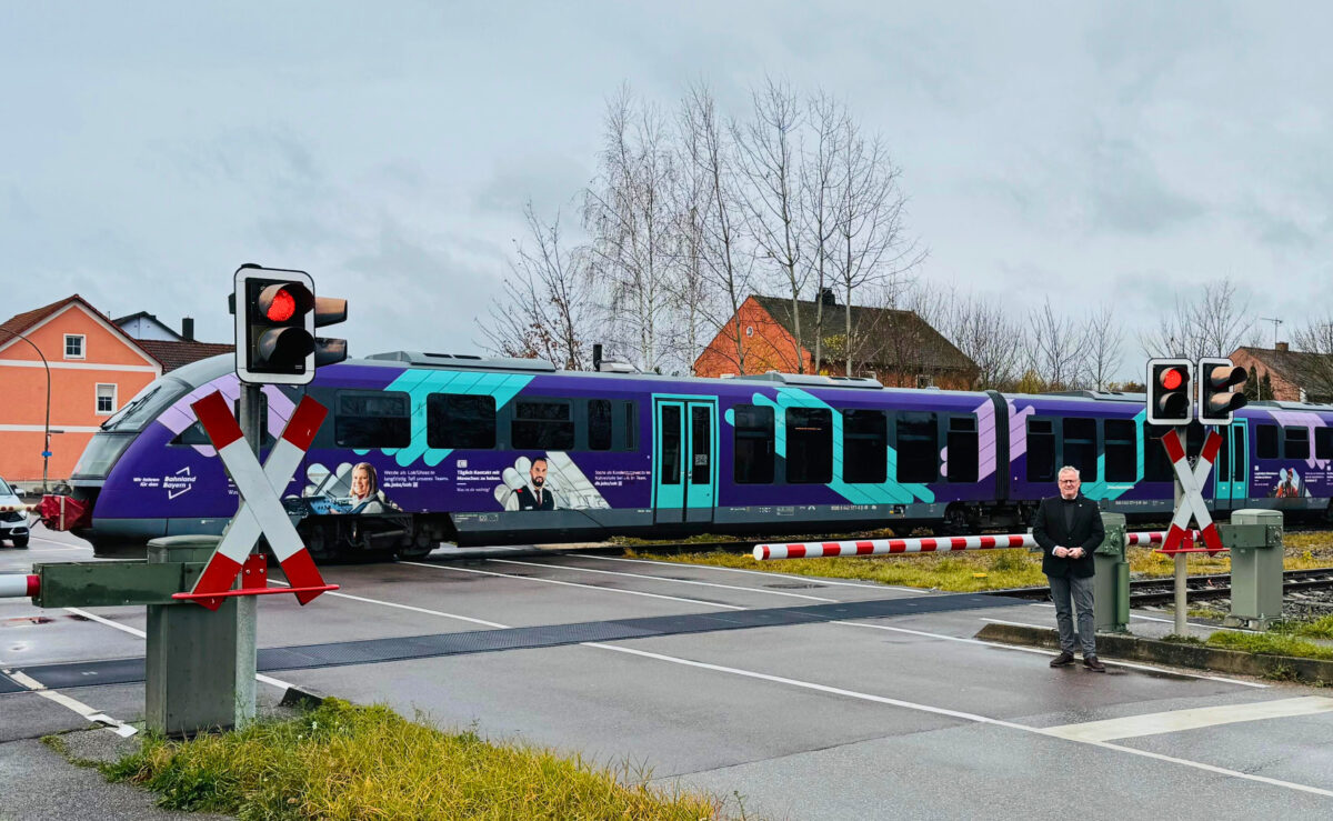 Nach tödlichem Unfall und Ausfall am Bahnübergang: Schwandorfs OB wendet sich an Bahn