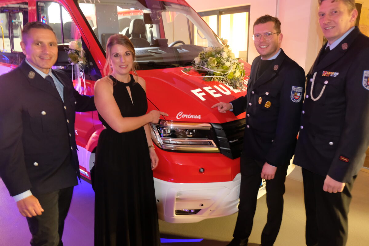 Feuerwehr nimmt neues Mehrzweckfahrzeug in Eschenbach in Dienst