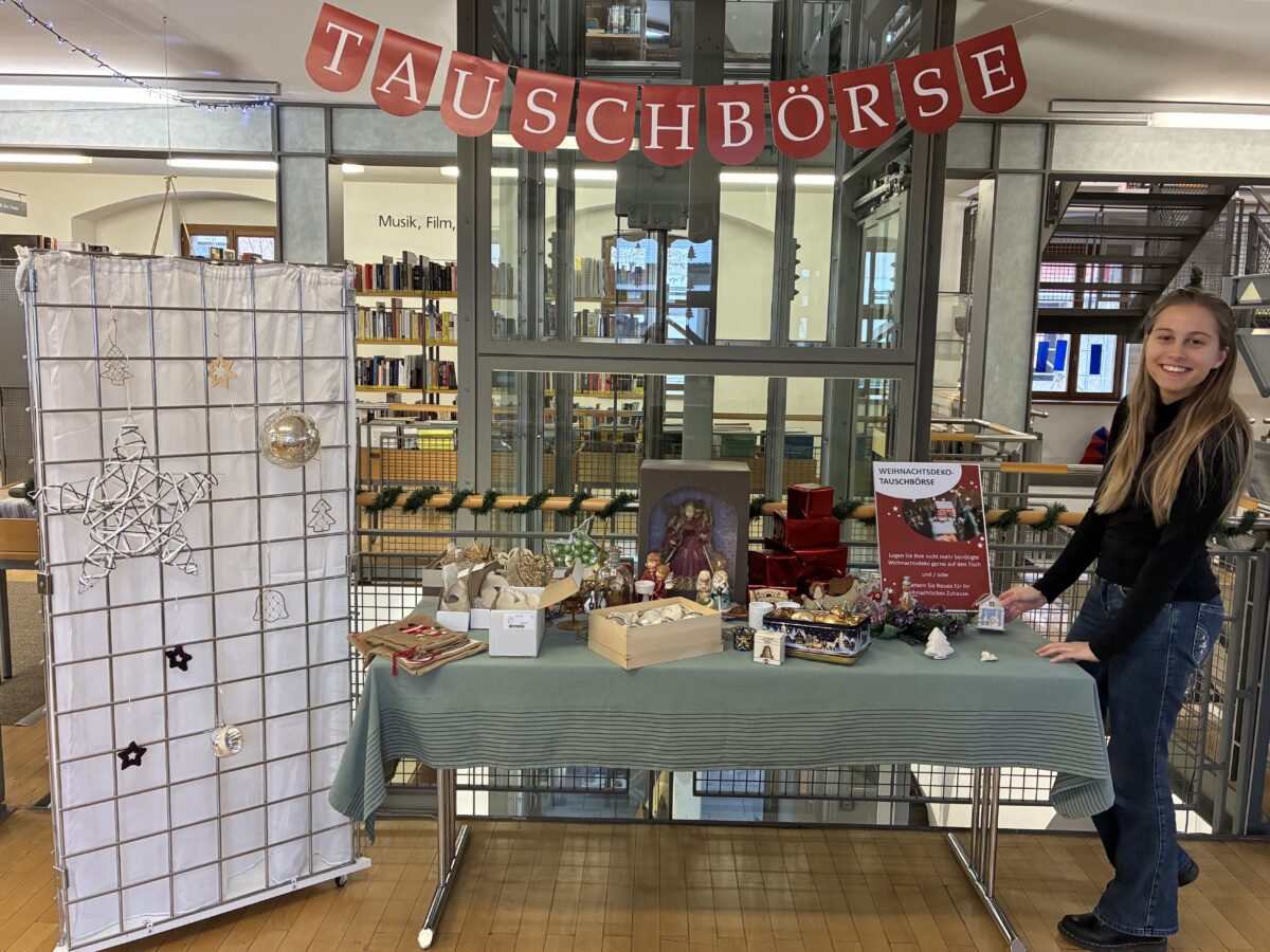 Weihnachtsdeko-Tauschbörse in der Regionalbibliothek