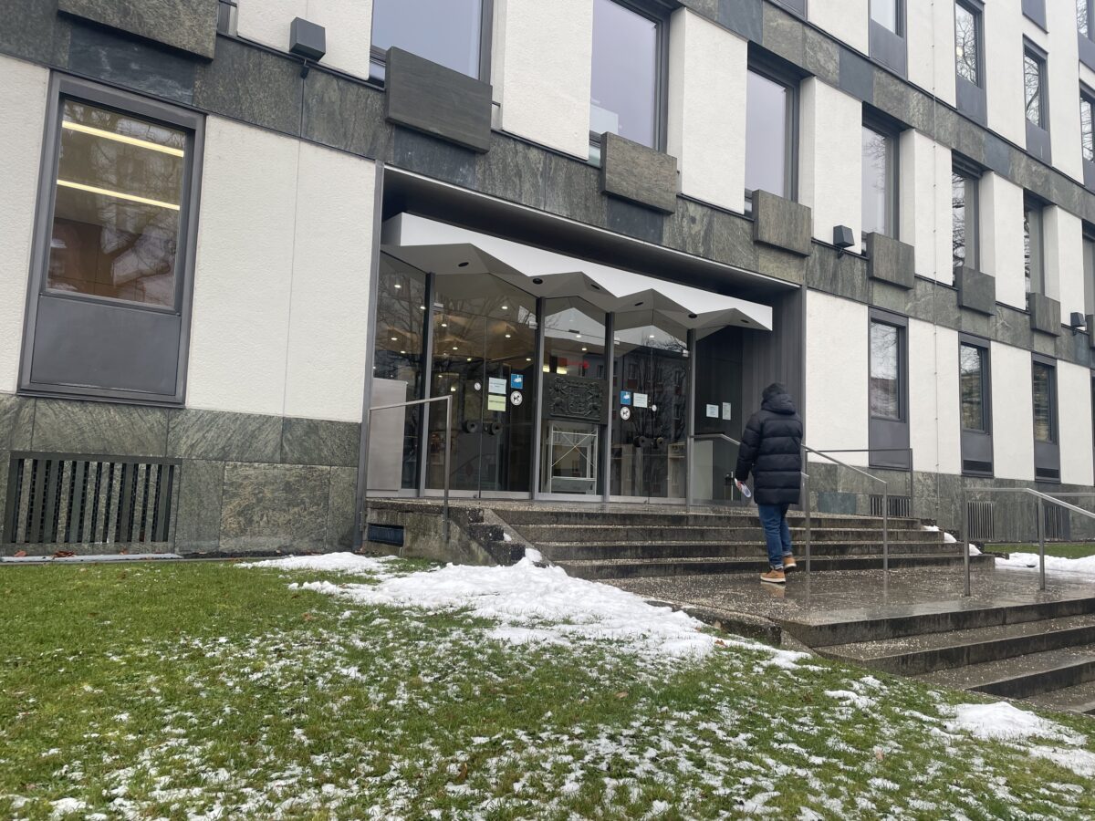 Familie vor Gericht: "Spice-Papier" in Gefängnisse geschmuggelt - 6,5 Jahre für Hauptangeklagten