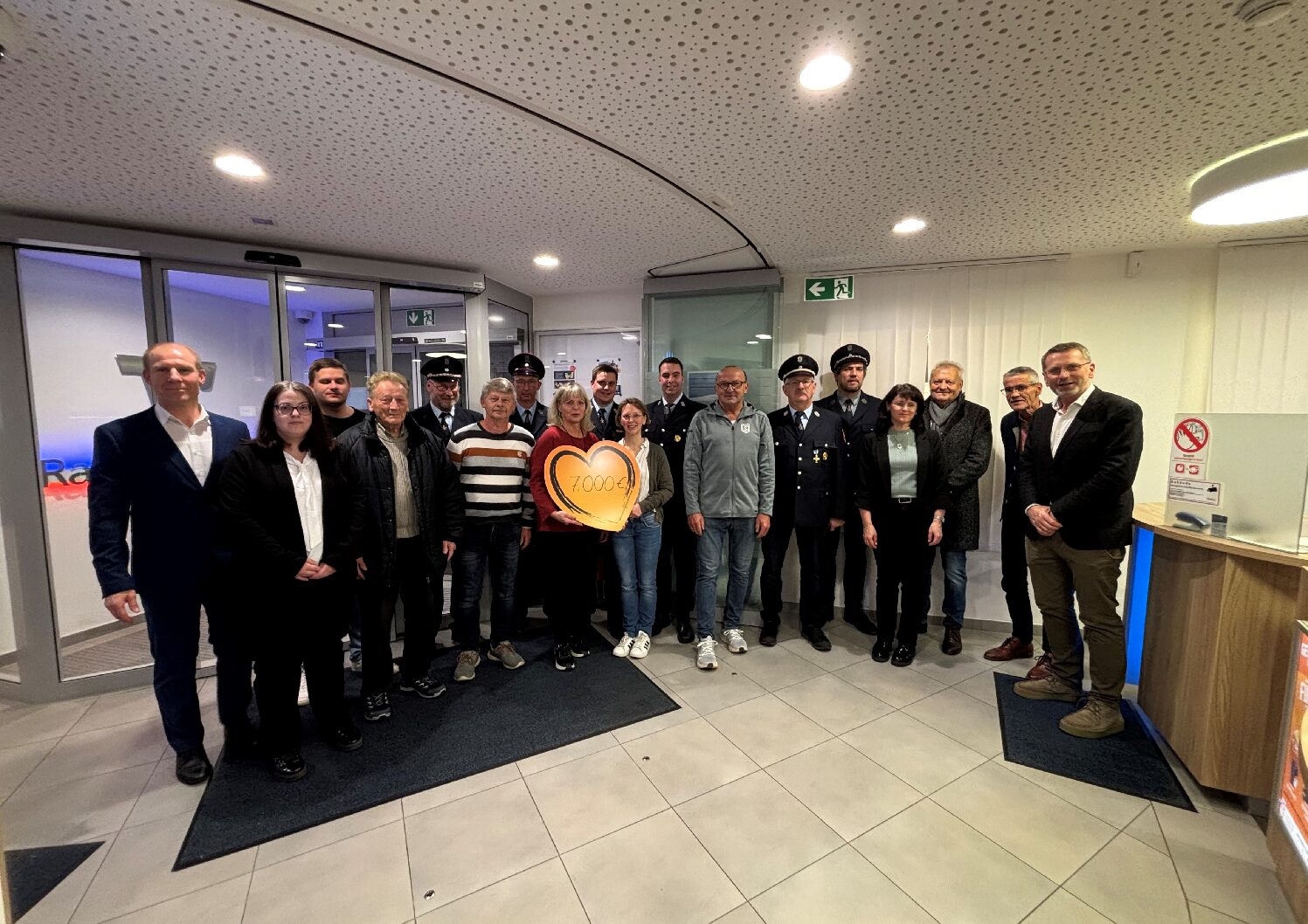 Volksbank Raiffeisenbank unterstützt lokale Vereine mit 7.000 Euro Spenden