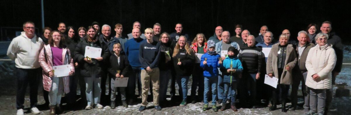 Pokale und Urkunde für die Stadtmeister