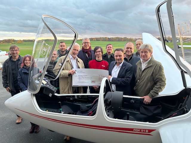 Aero-Club erhält 5.000 Euro für neuen Doppelsitzer in Weiden