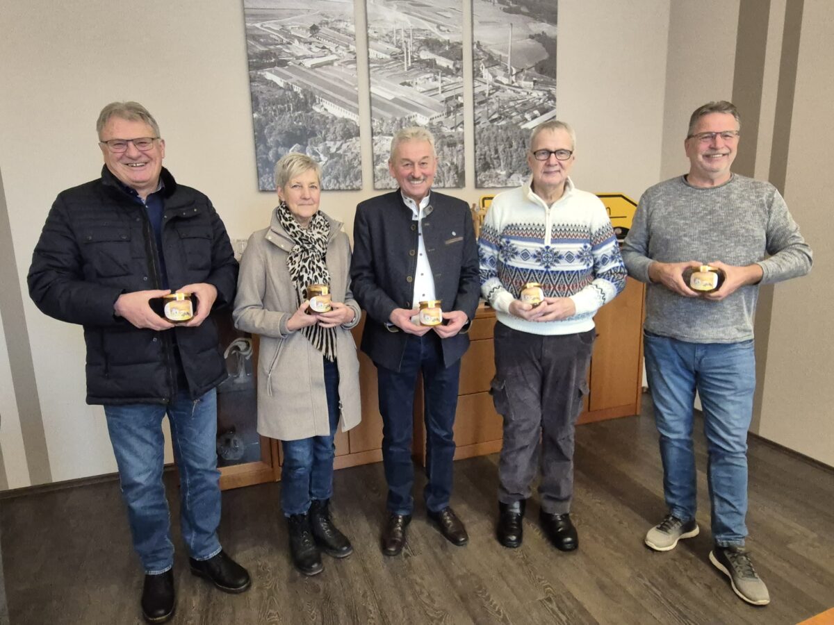 Imkerverein spendet 18 Kilogramm Honig an Tafel Maxhütte-Haidhof