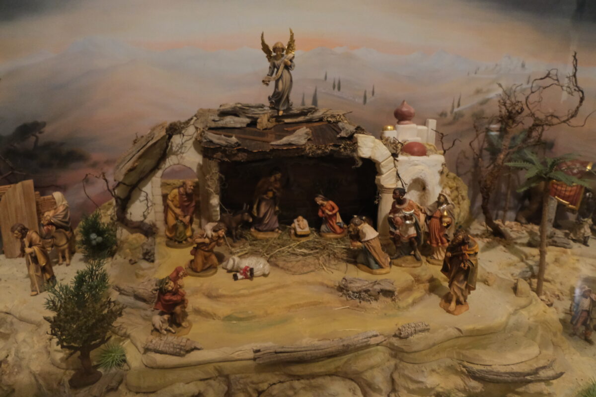 Jahreskrippe begeistert in Floß zur Adventszeit seit zehn Jahren