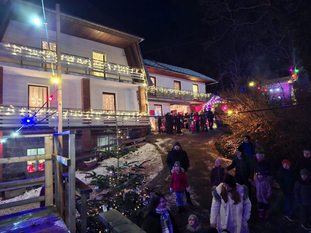 Lichterglanz am Schlossberg begeistert Besucher in Eslarn