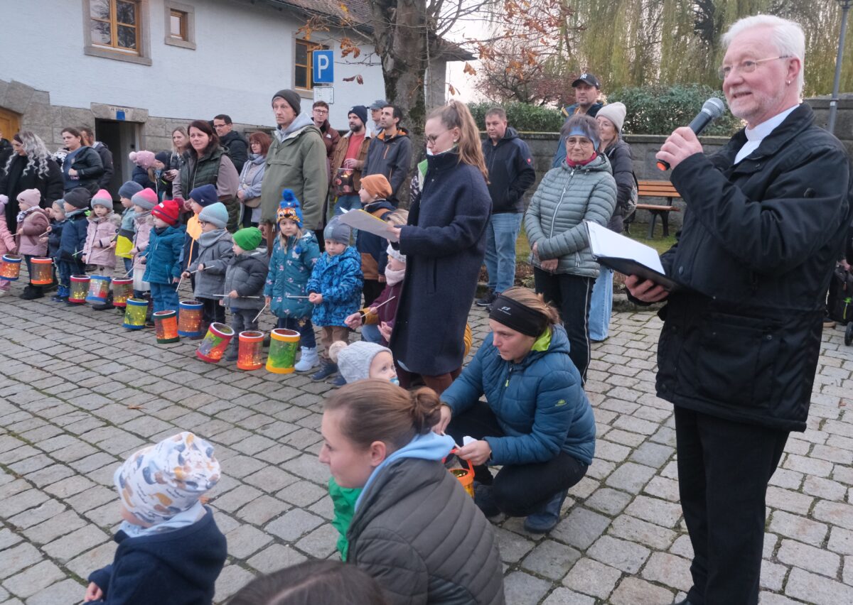 Martinsfeier im Kindergarten "Unterm Regenbogen" in Floß