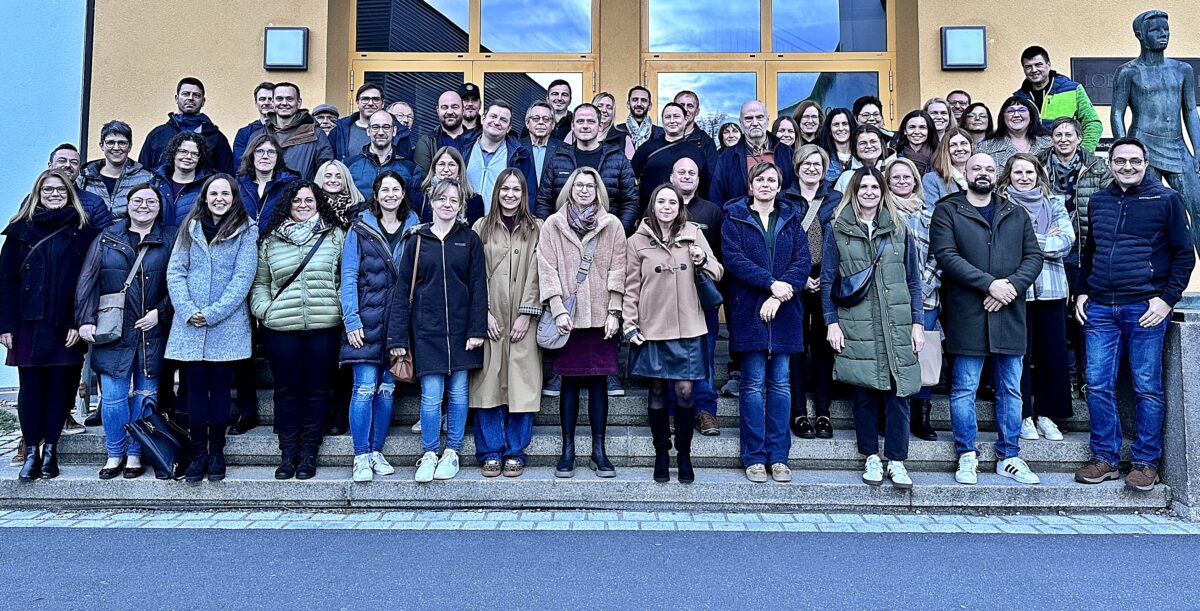 Millennium-Jahrgang feiert bewegendes Wiedersehen in Neustadt/WN nach 25 Jahren