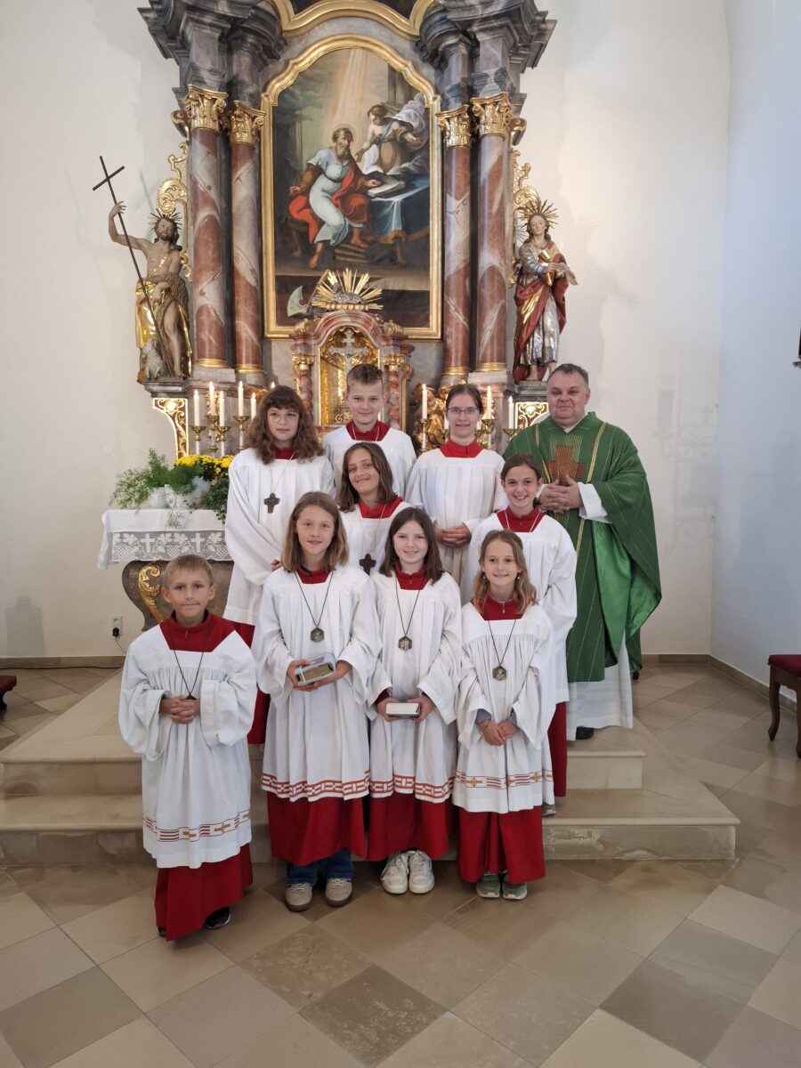 Feierliche Neuaufnahme von vier Ministranten in Wurz