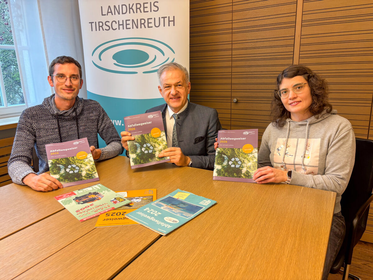 Neuer Abfallwegweiser für Tirschenreuth wird verteilt