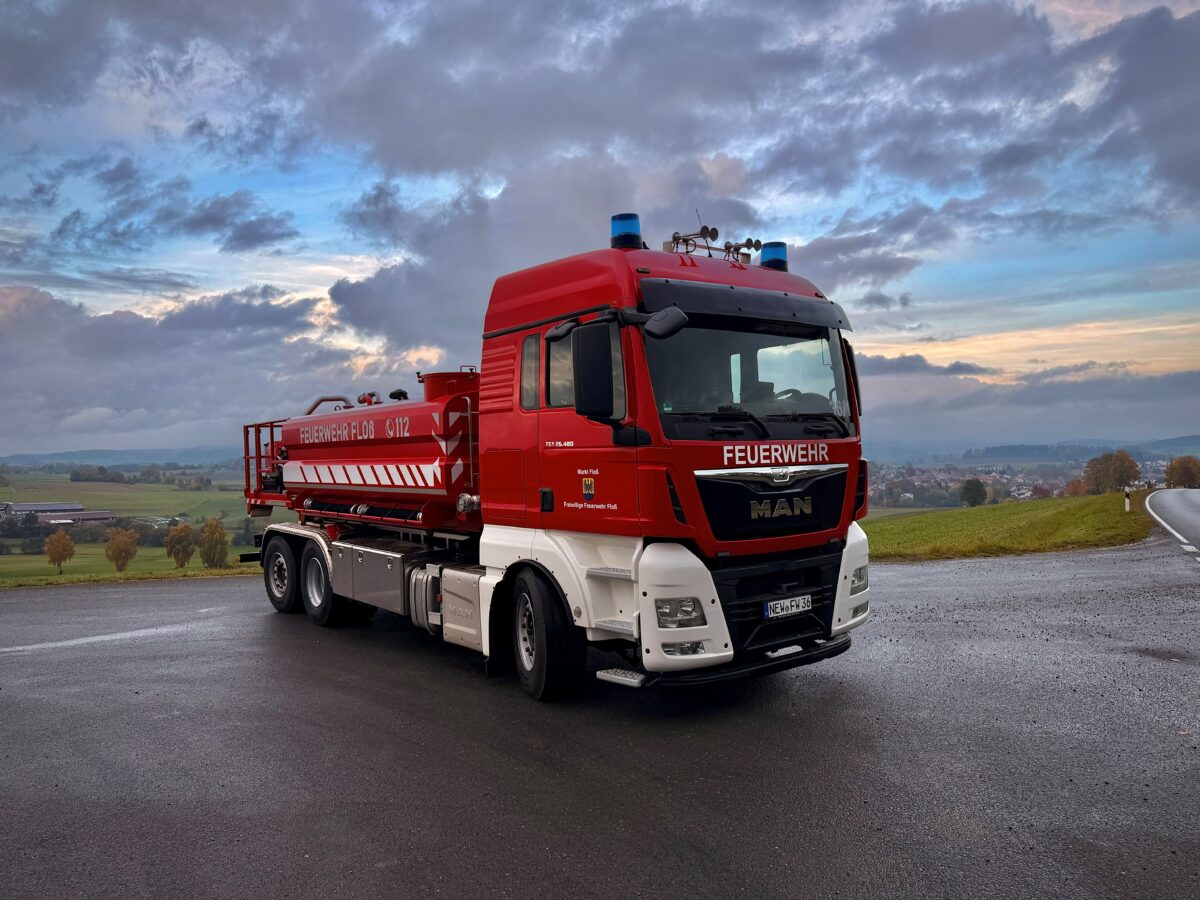 Neues Wechselladerfahrzeug stärkt Feuerwehr in Floß