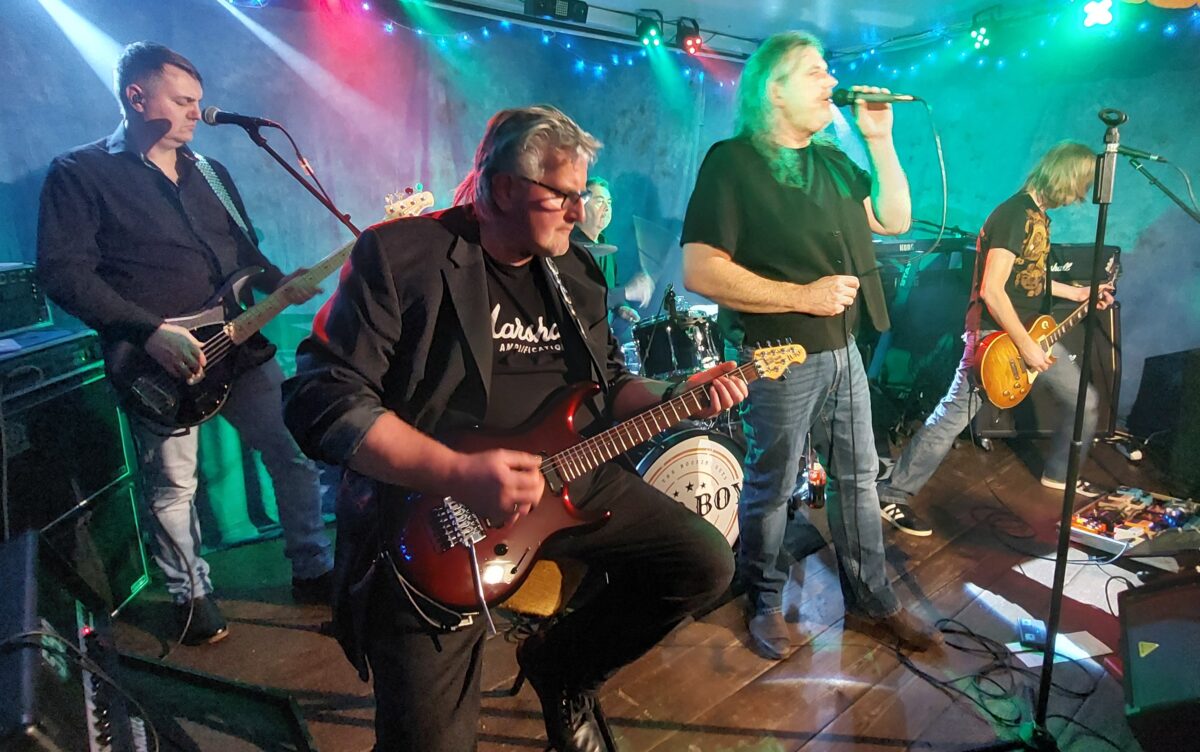 "Old Boy and the Rocking Guys" im Parapluie