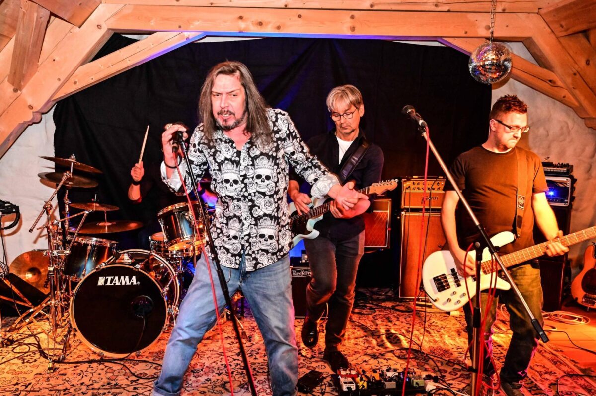 Musik auf zwei Ebenen – Ein Abend voller Klang und Begegnungen im Bürgerhaus Erbendorf