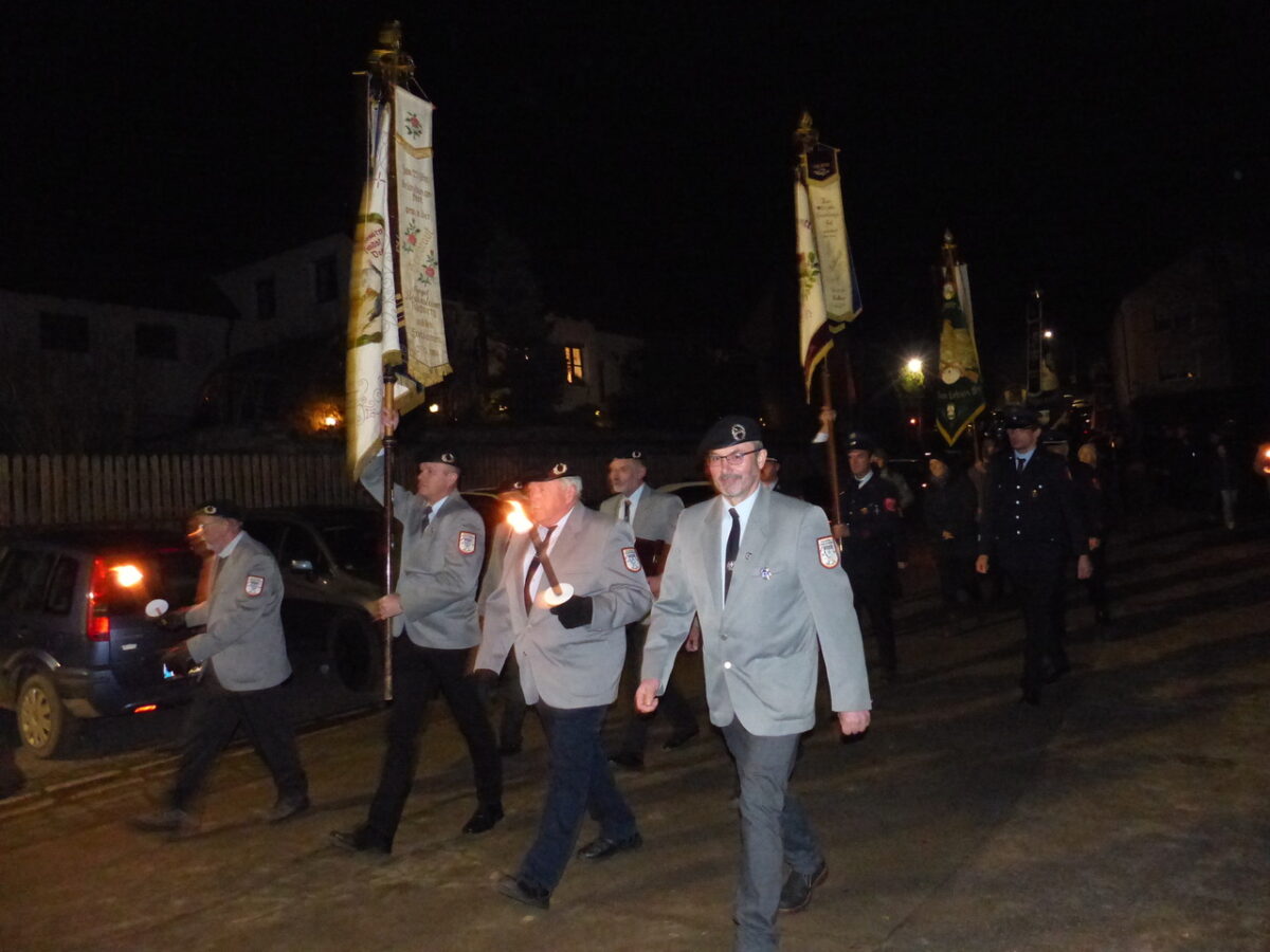 Volkstrauertag in Döllnitz mahnt zum Frieden und zur Wachsamkeit