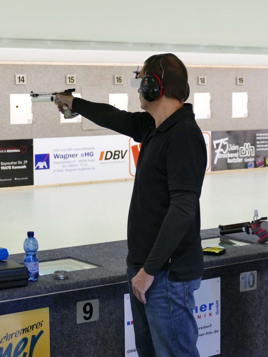 Pistolenschützen festigen in Kastl ungeschlagen die Tabellenspitze