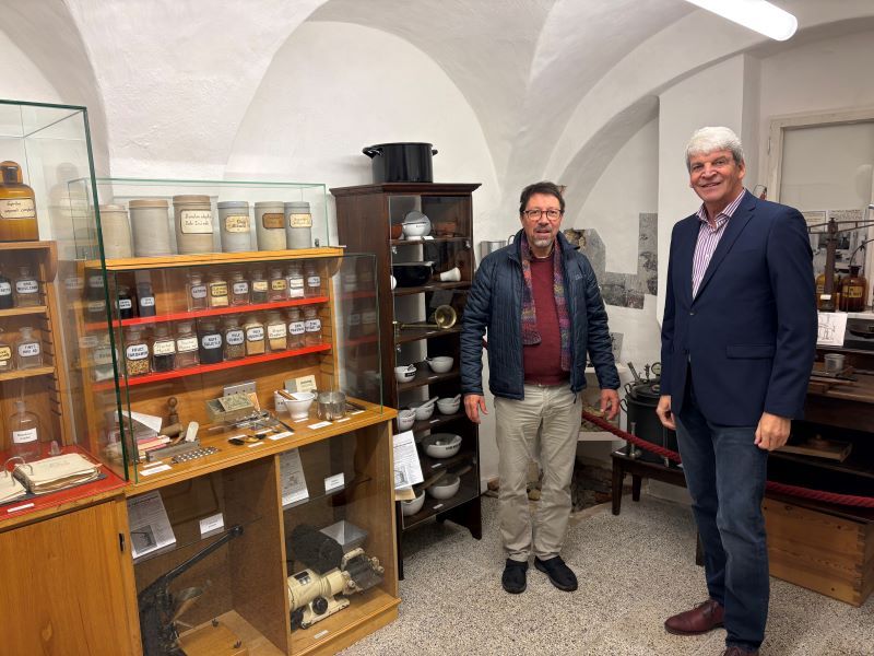 Rischke und Strobl würdigen Alte Hof-Apotheke in Sulzbach-Rosenberg