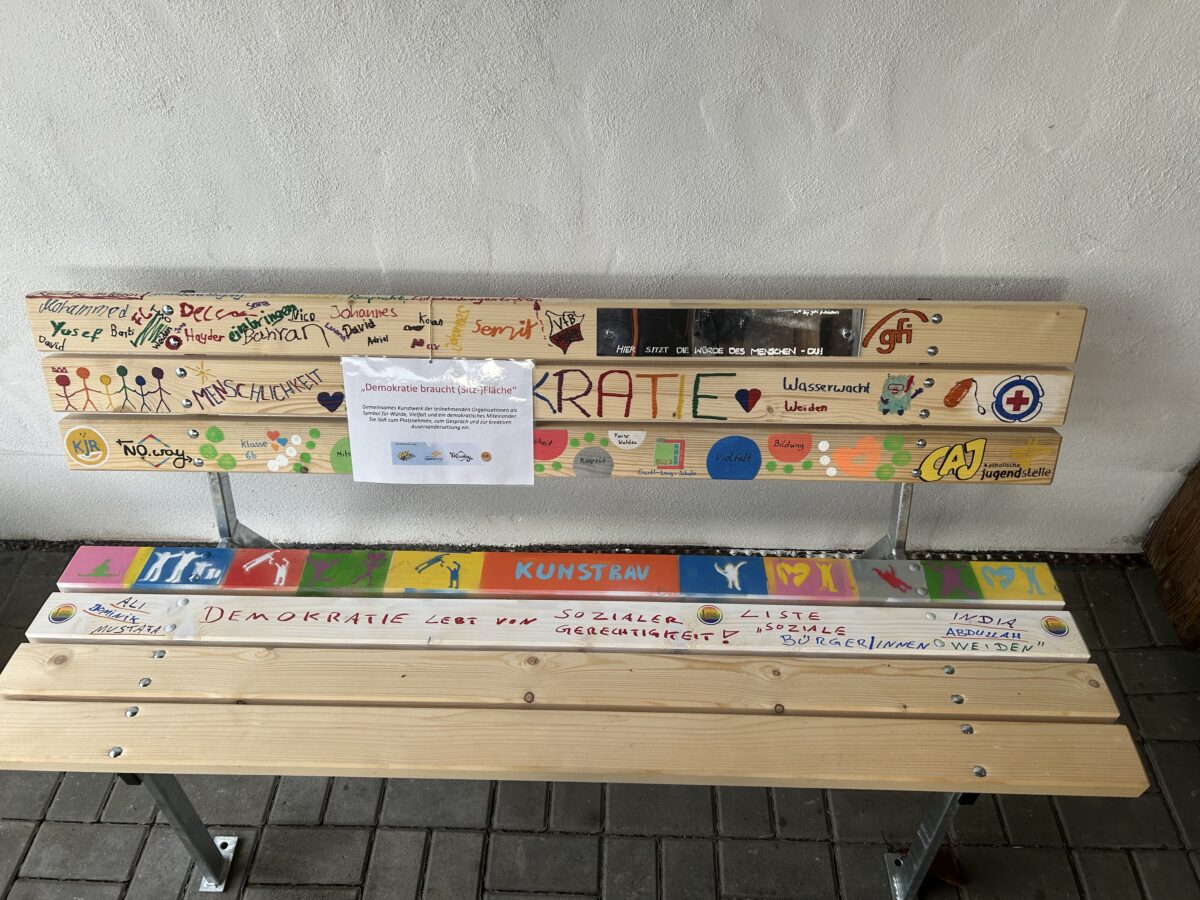 Soziale Bürger unterstützen Sitzfläche für Demokratie in Weiden