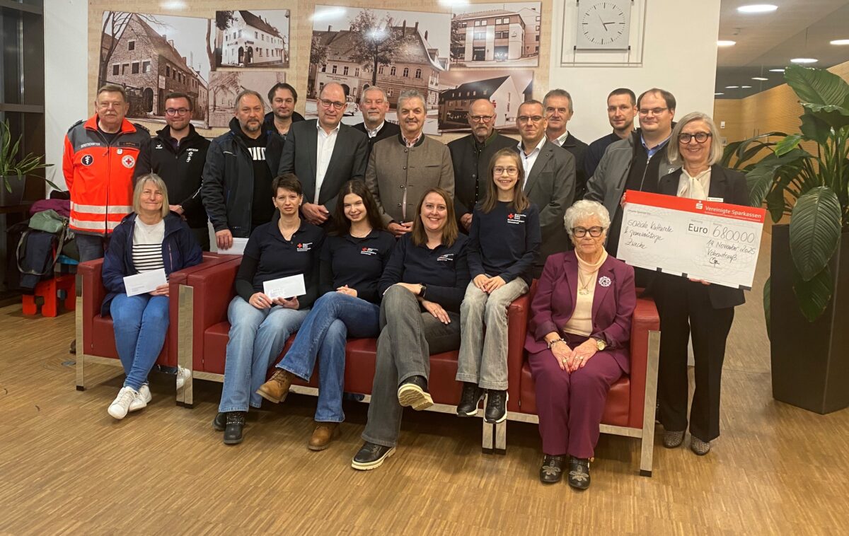 Sparkasse spendet 6.800 Euro an Vereine in Vohenstrauß