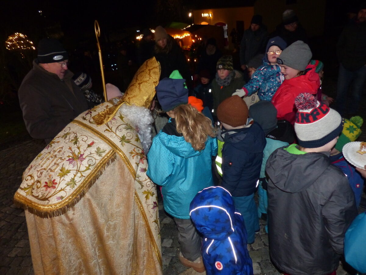 Stimmungsvolle Dorfweihnacht in Michldorf unterstützt HPZ Irchenrieth