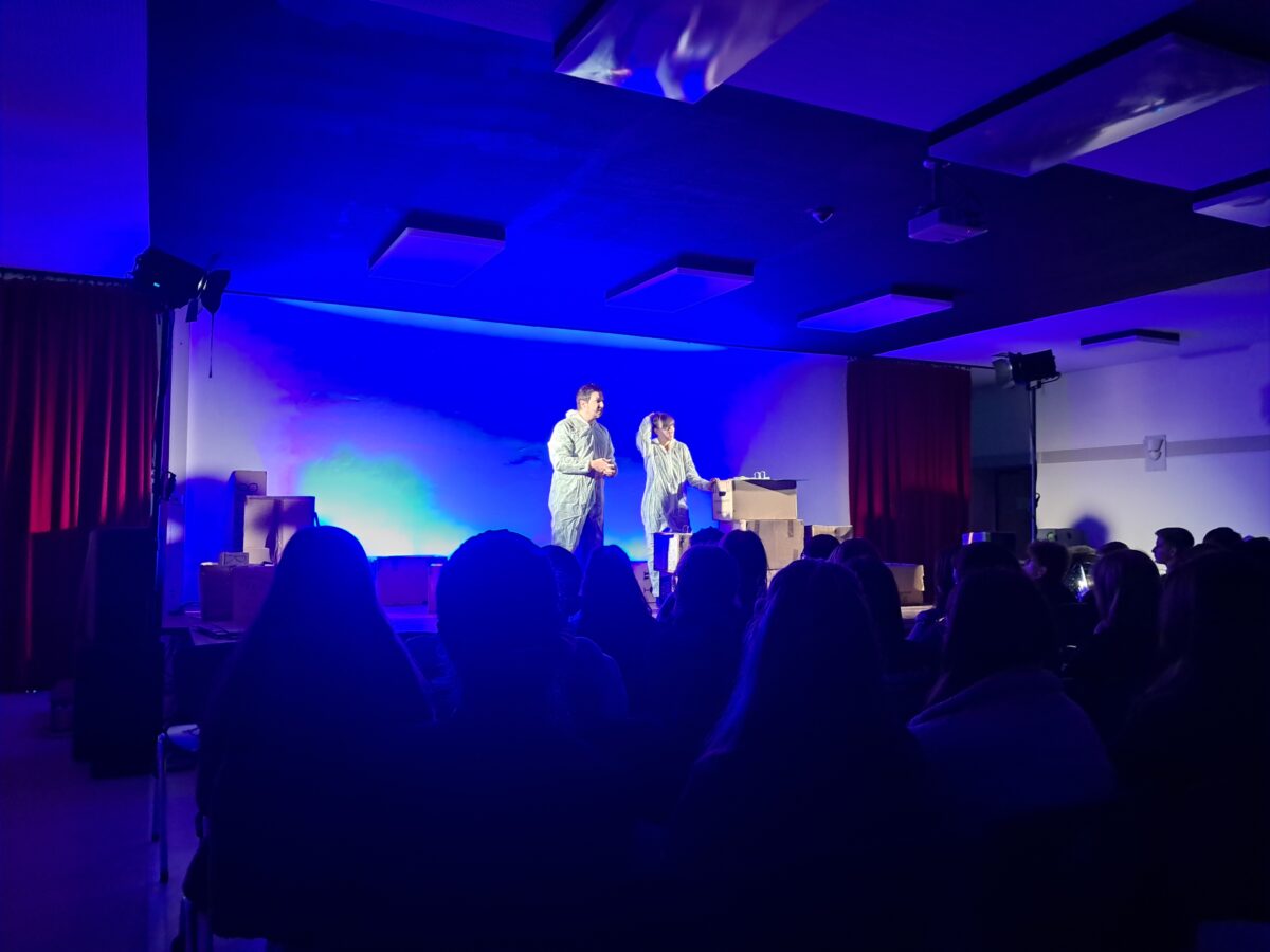 Theaterstück SAD-88 berührt Schüler in Weiden