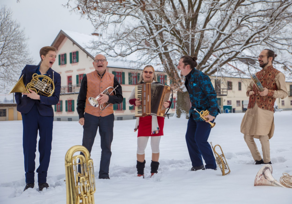 Unterbiberger Hofmusik "Zeitenspiel" verzaubert Schwandorf.