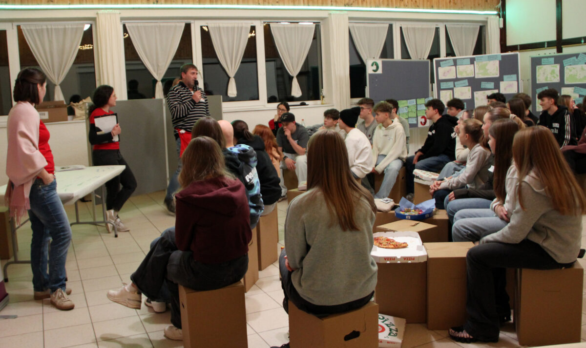 NEW Real Talk in Kirchenthumbach: Jugendliche reden – Politik hört zu