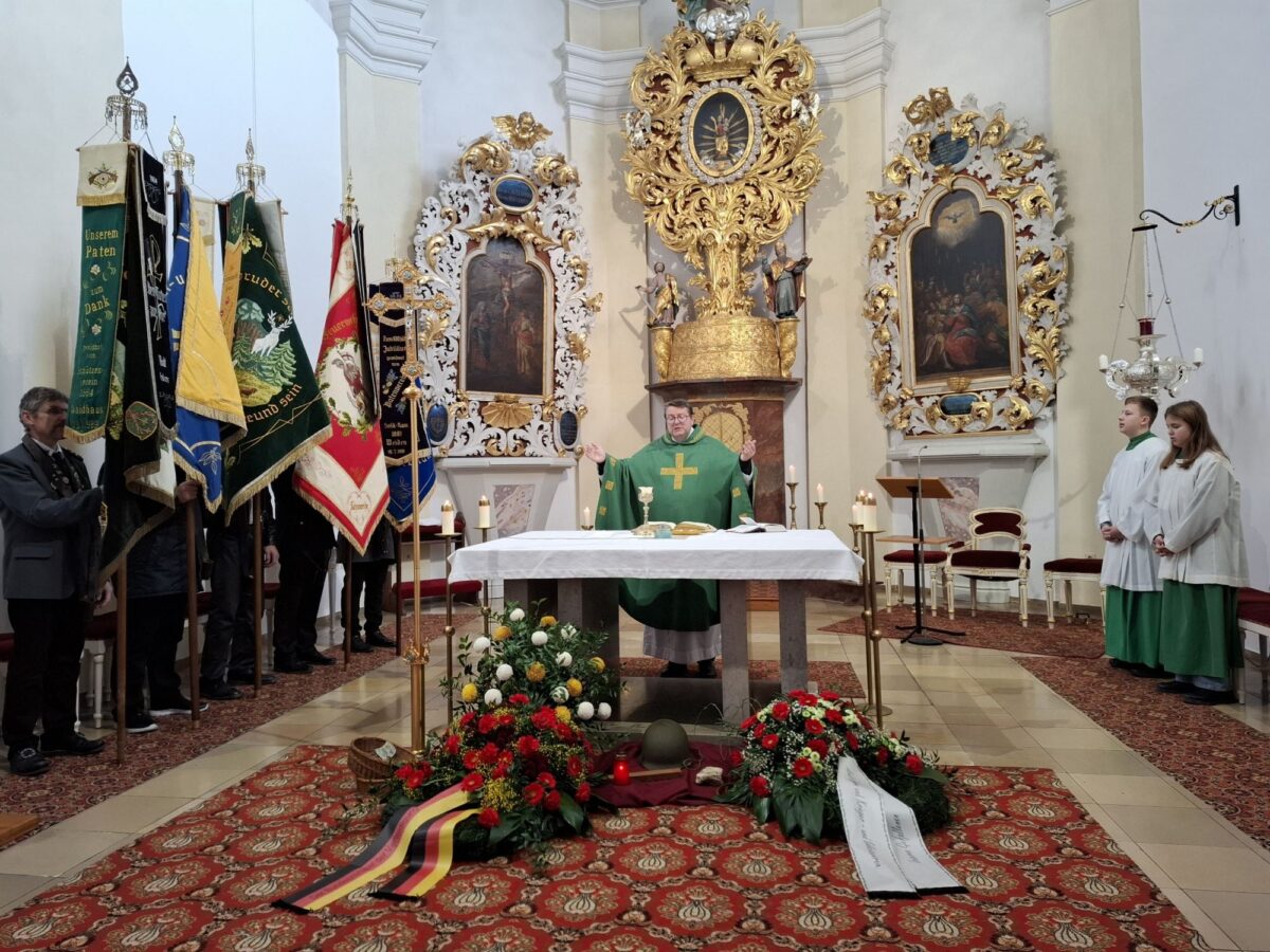 Volkstrauertag mahnt zu Frieden und Menschlichkeit in Eslarn