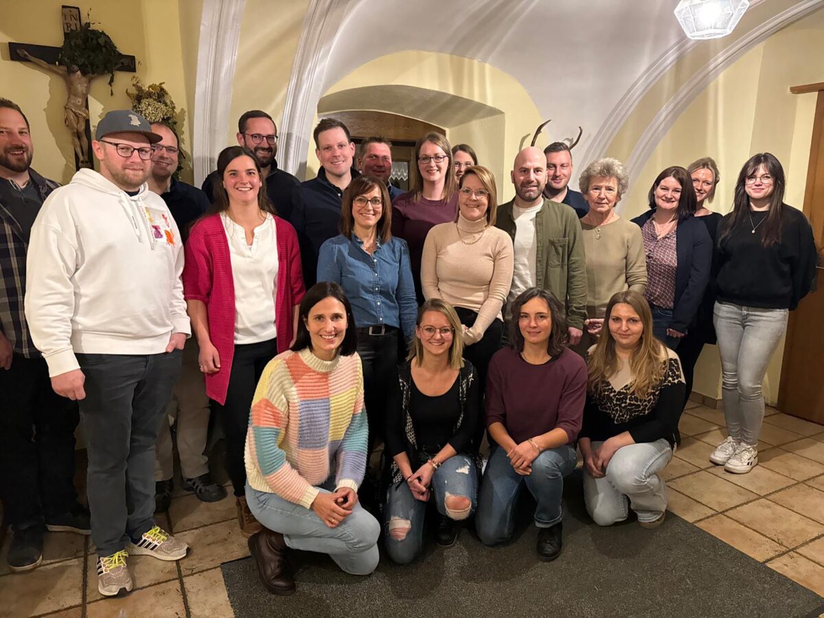 30 Jahre Einschulung – Ehemalige der Wolfgang-Caspar-Printz-Grundschule Waldthurn feiern Wiedersehen