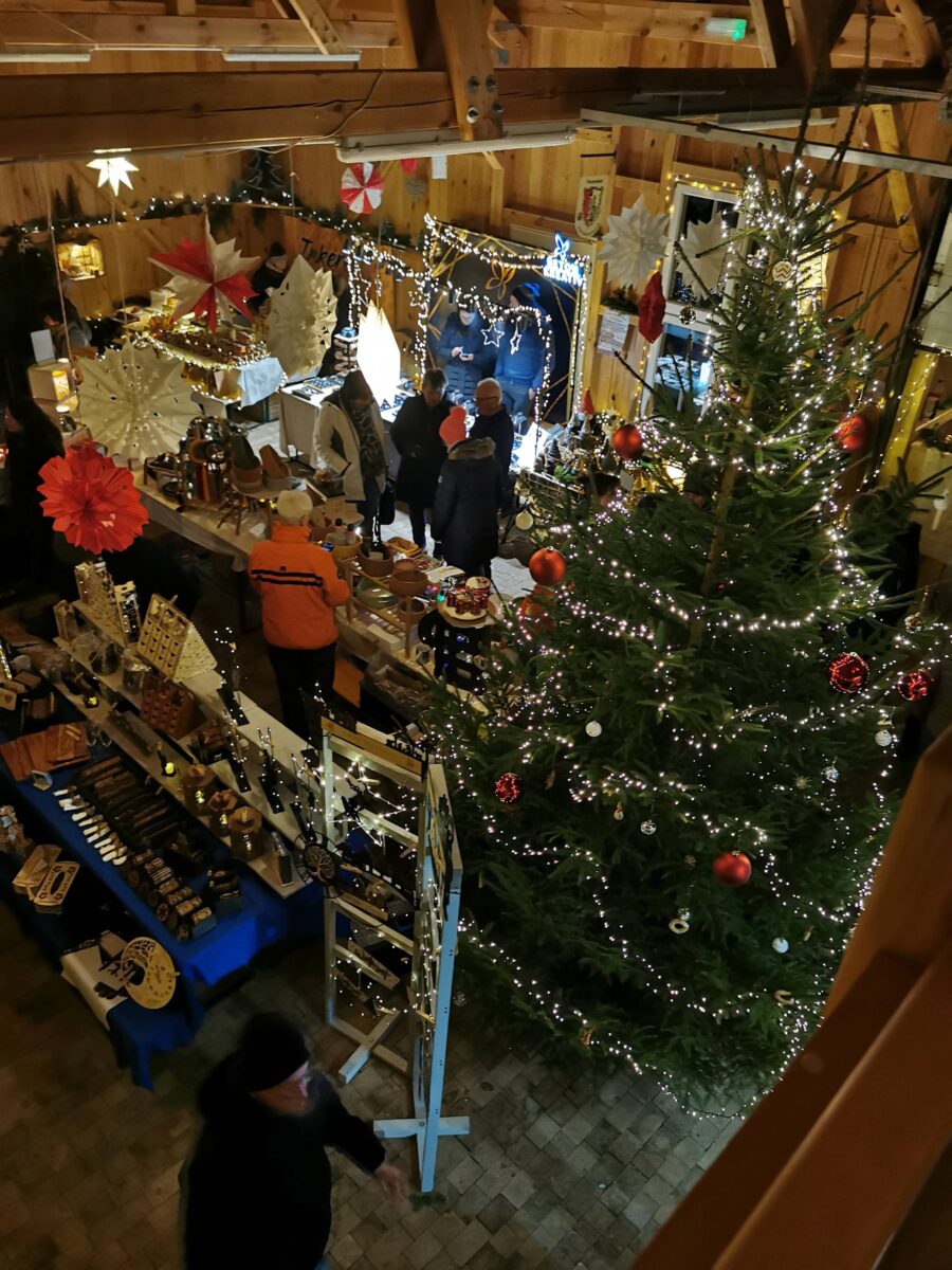 Winterzauber trotz Kälte bei der Dorfweihnacht in Heinersreuth