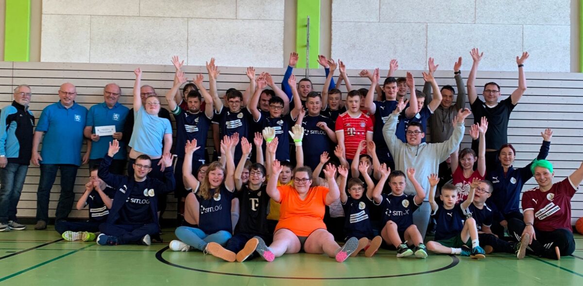 Löwenfreunde Waldthurn-Vohenstrauß überraschen Team Bananenflanke mit einer Spende