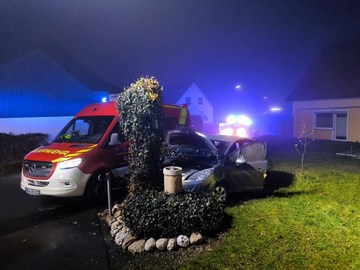 Auto prallt gegen Baum in Vorbach: 84-Jähriger schwerst verletzt