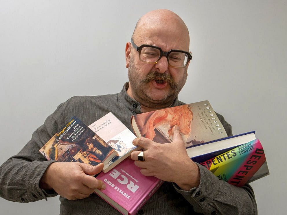 Bockboanig [ˈbɔkbaɪ̯nɪç]: Bücher – wer braucht denn so ein Glump heute noch?