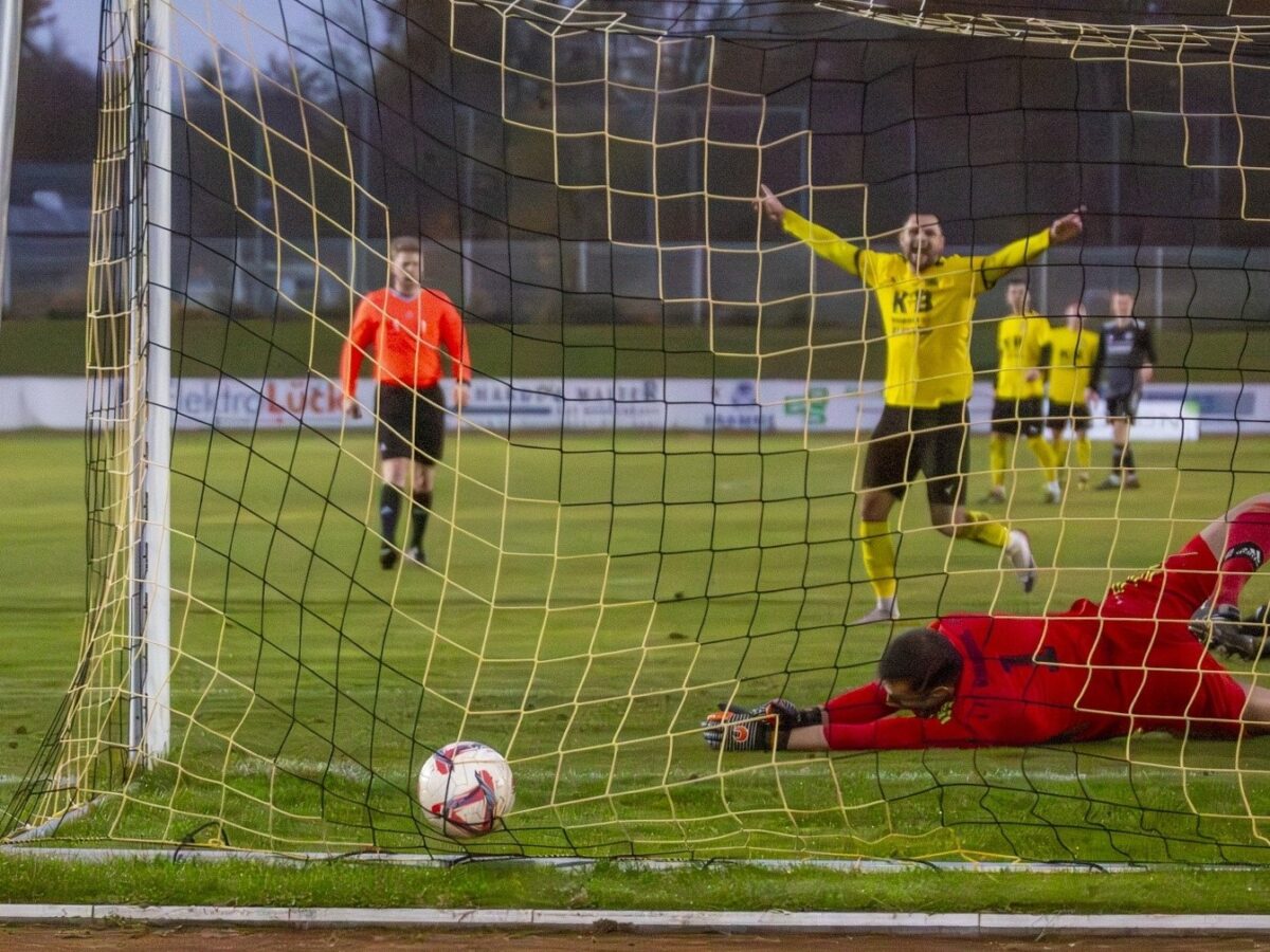 Bezirksliga Nord: FC Amberg gewinnt Spitzenspiel und setzt sich ab