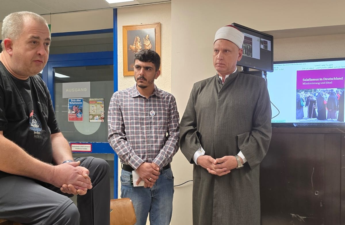 Imam Khedr klärte auf Einladung von Space Eye über Salafismus in der Flüchtlingshilfe auf