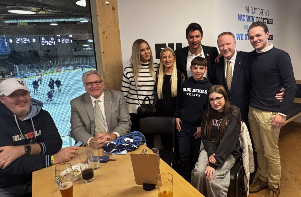 Stephan Seeger begeistert Fans als nahbarer Teampräsident der Blue Devils Weiden