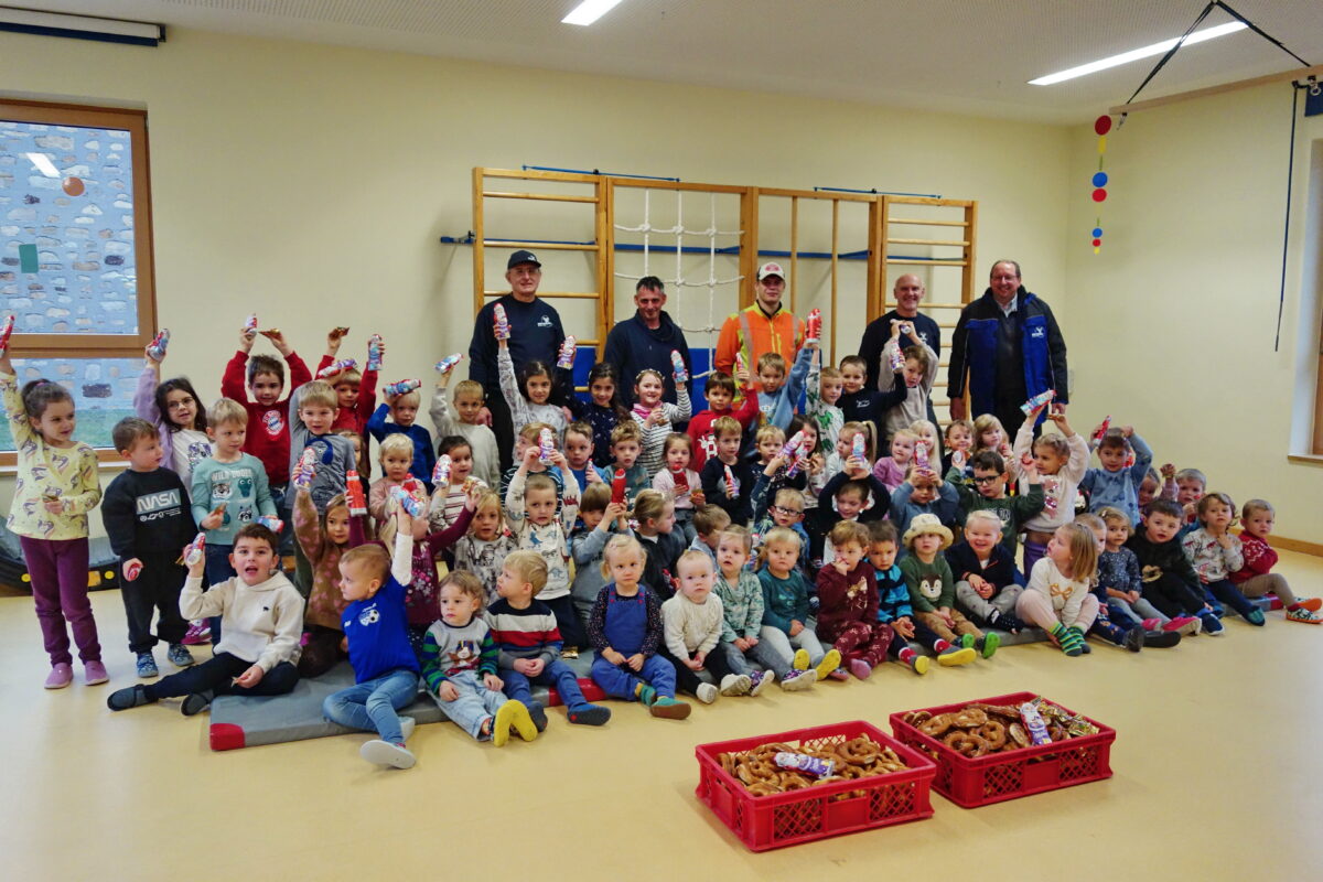 Grammer Solar bringt Nikolausfreude ins Kinderhaus in Wackersdorf