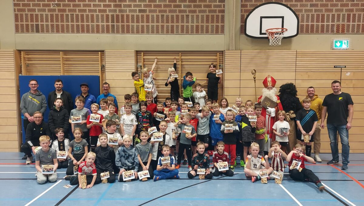 Nikolaus zu Besuch bei den jungen Kickern der SG SpVgg Windischeschenbach