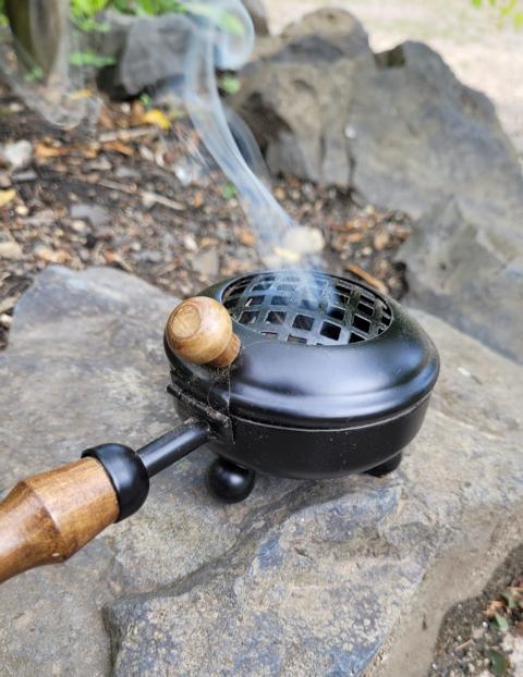 Räuchern zu den Jahreskreisfesten: Der Weg bis zu Weihrauch, Gold und Myrrhe