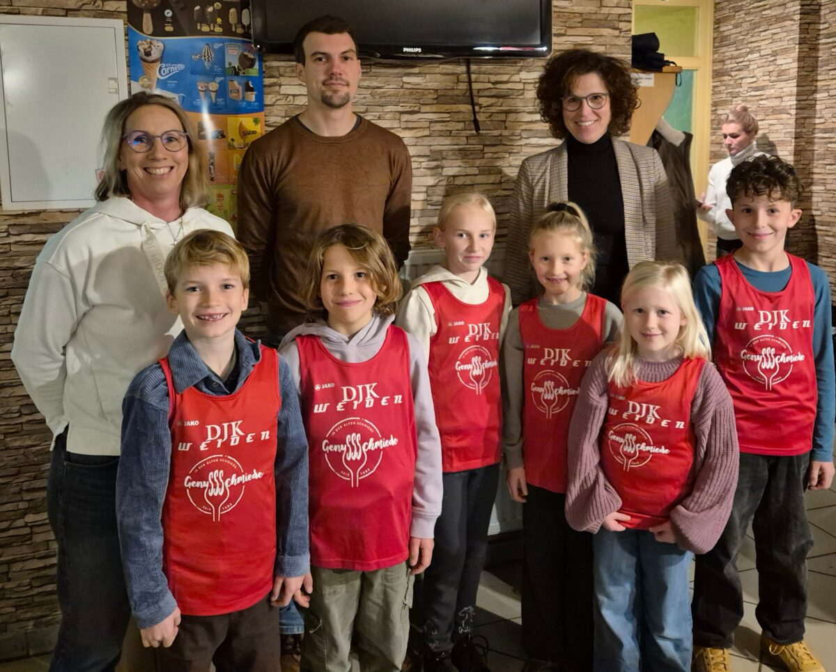 Mit Genuss (-Schmiede) in die neue Saison:  DJK Pirk mit neuen Shirts für Kinder