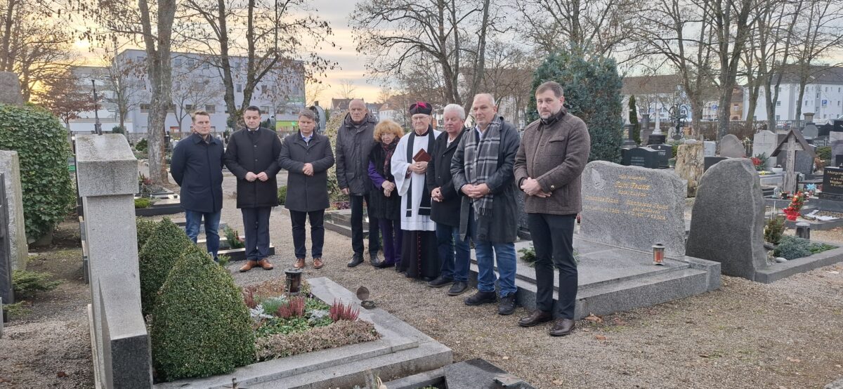 CSU gedenkt ihrer Verstorbenen am Weidener Stadtfriedhof