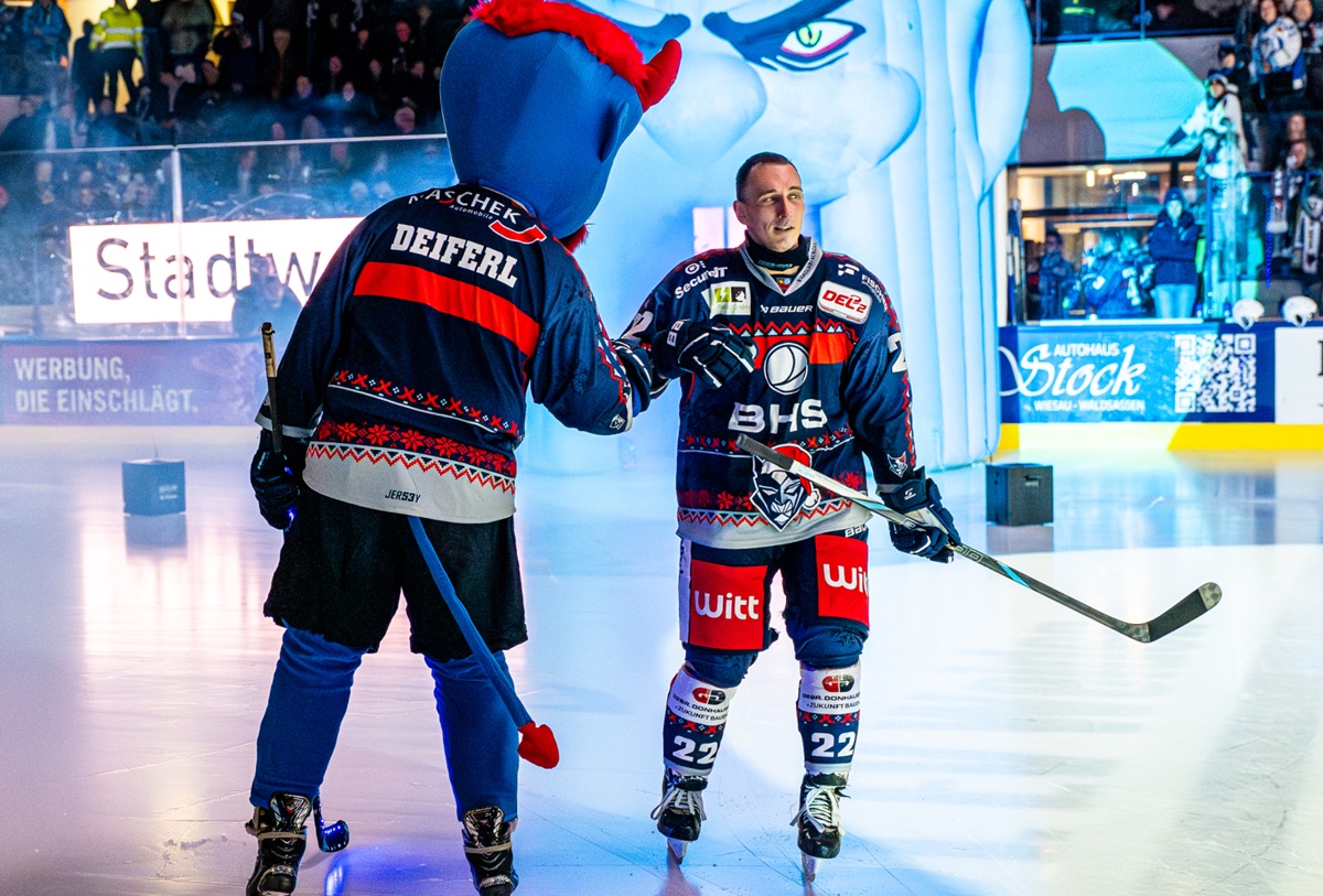 Letztes Spiel 2025 für die Blue Devils im Breisgau - Abschied von Tomas Schmidt