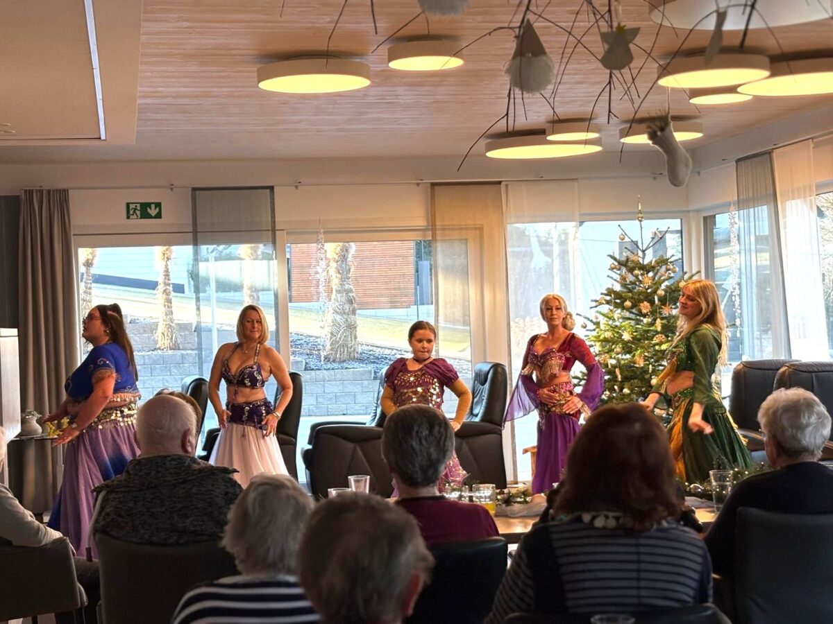 Bauchtanzgruppe „Bahar“ begeistert Senioren