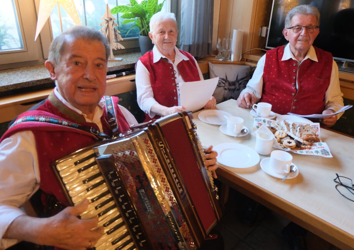 AWO-Weihnachtsfeier in Floß stellt den Menschen in den Mittelpunkt