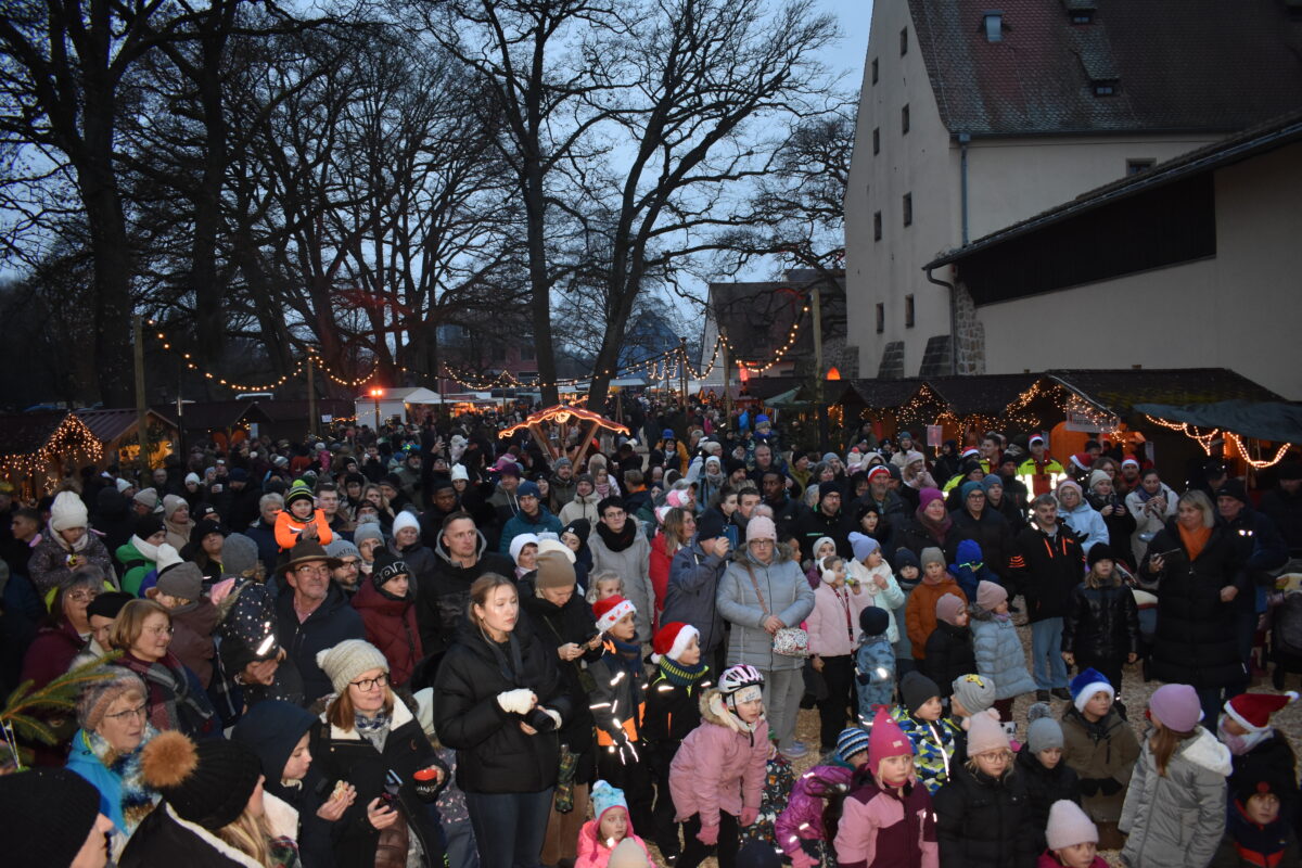 Stimmungsvoller Oberpfälzer Adventsmarkt in Grafenwöhr