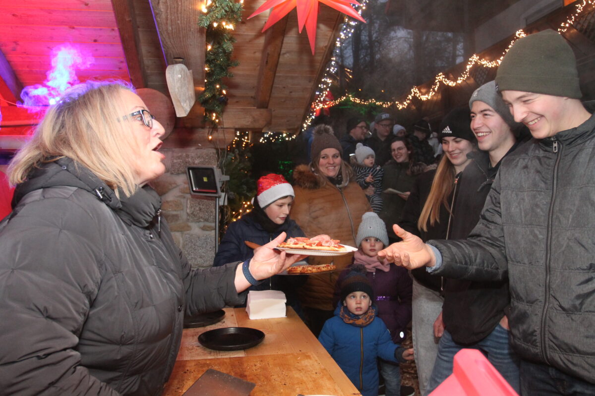 Weihnachtsmarkt der Familie Wüst sammelt Spenden in Georgenberg