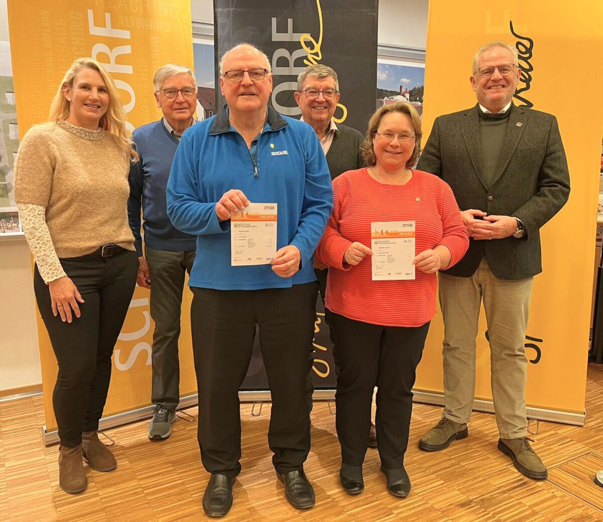 Alexandra und Armin Wolf erhalten Sportabzeichen in Schwandorf