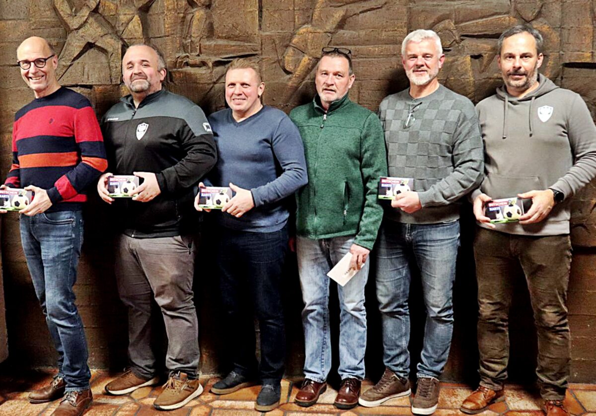 DJK WF Alte Herren mit Ehrung.jpg